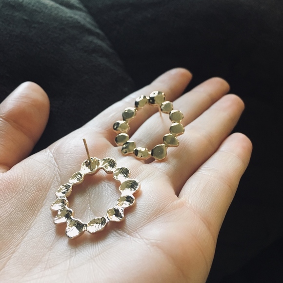 Minimalist Abstract Cluster Hoop Gold Earrings - Picture 6 of 7